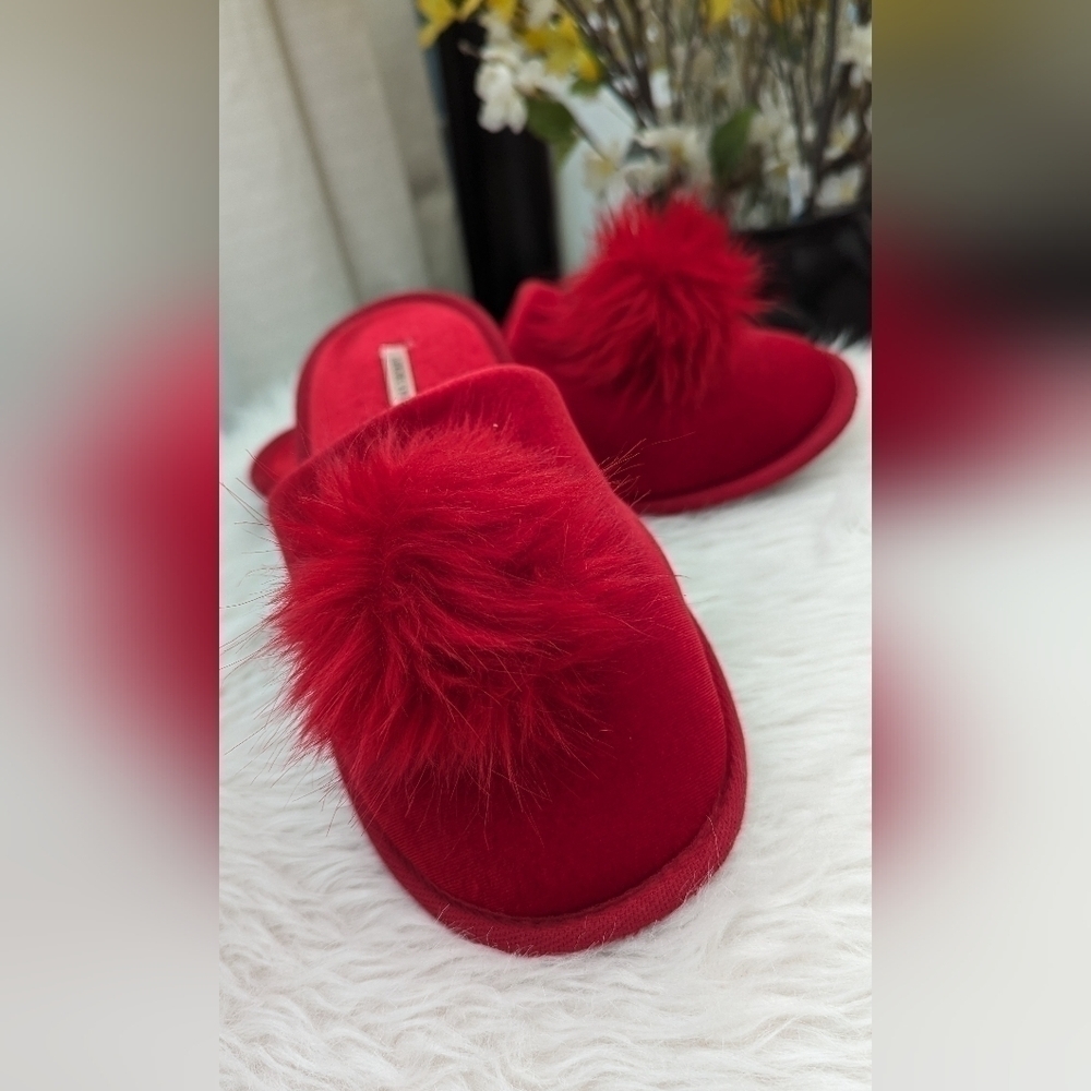 VICTORIA'S SECRET Red Pom pom Slippers Size M